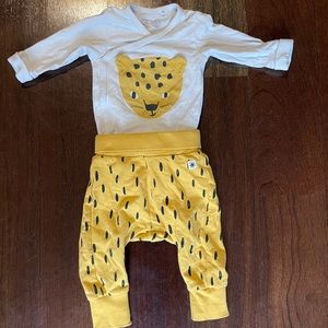 Adorable leopard print outfit